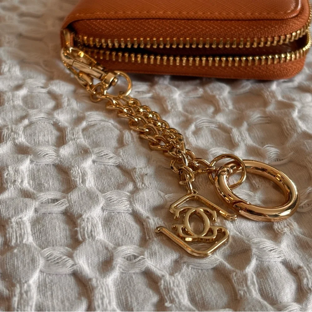 EUC Glass Ladder Vegan Leather Susan Zip Wallet in Maple with Gold Hardware - Picture 6 of 9